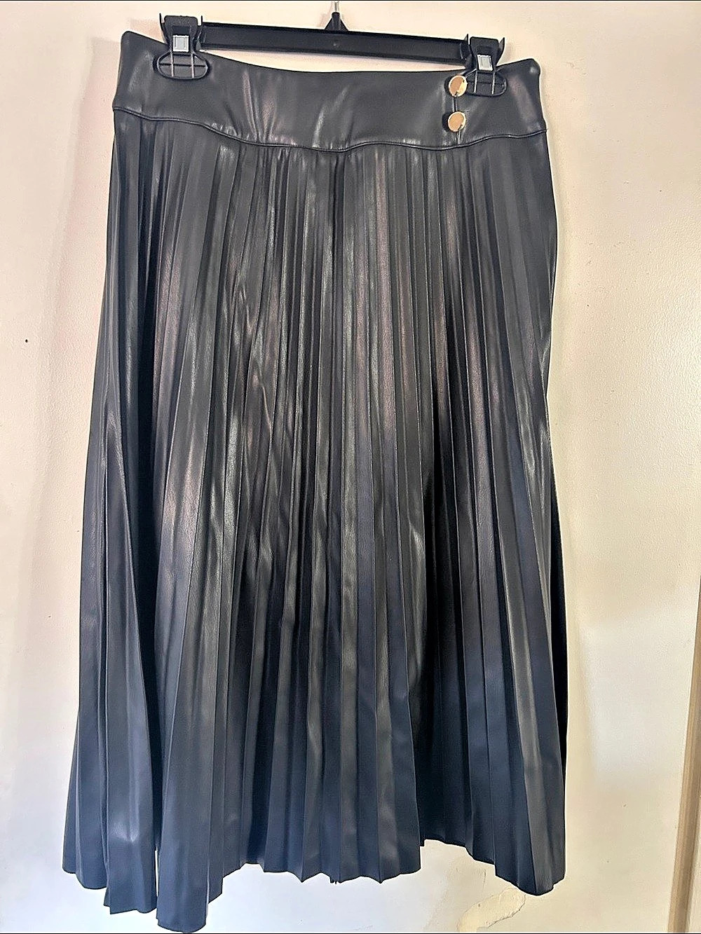 entWeft Black Pleated Midi Skirt Size Medium Like New